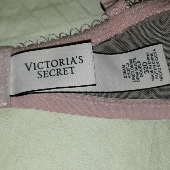 Victoria's secret bra - Picture 2 of 2
